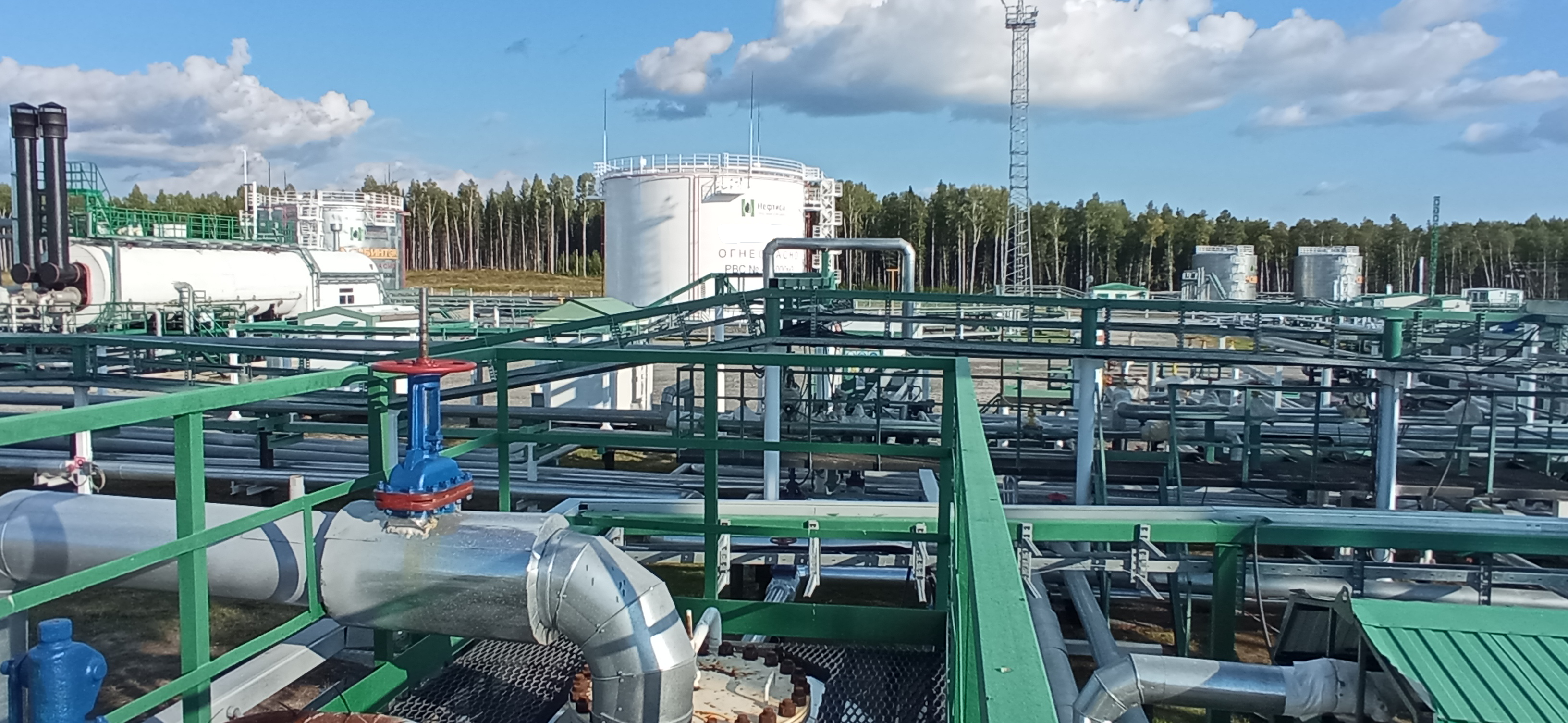 Электрощитовое оборудование для нефтегазовых объектов: взрывозащита, климатическое исполнение и нормы ПУЭ